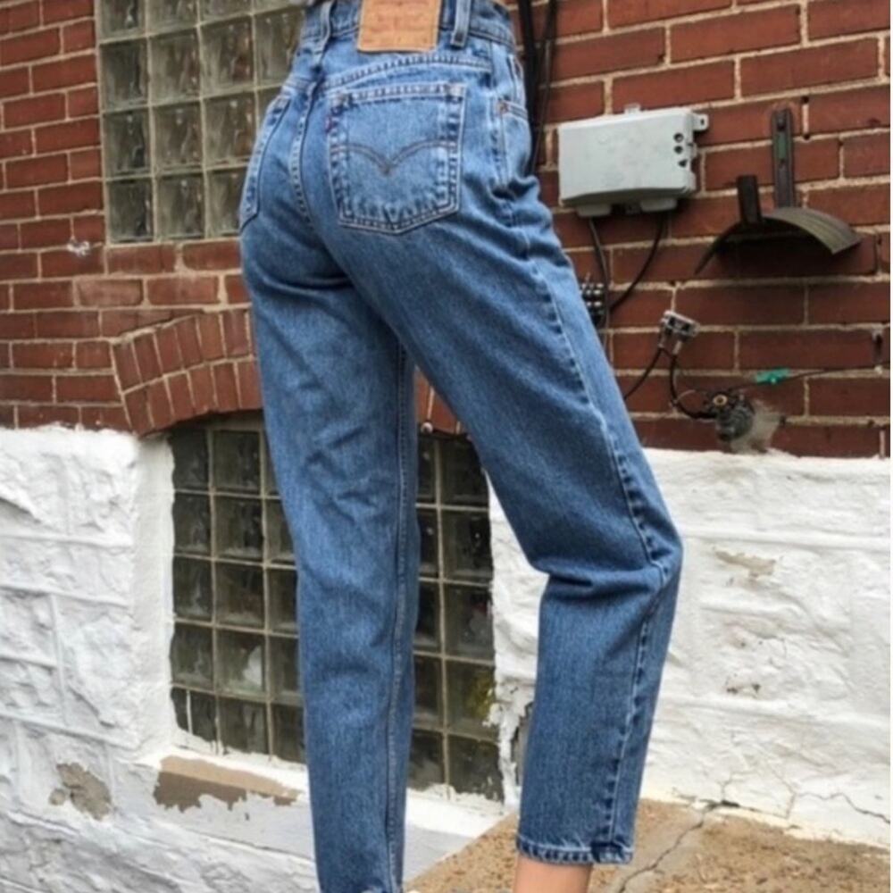 Levi's 550 Classic Relaxed Tapered High Rise Straight Leg Jeans